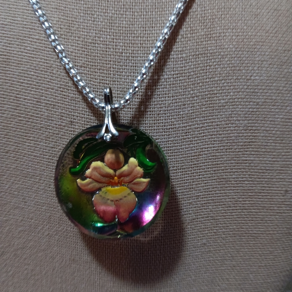 Vintage Iris Pendant